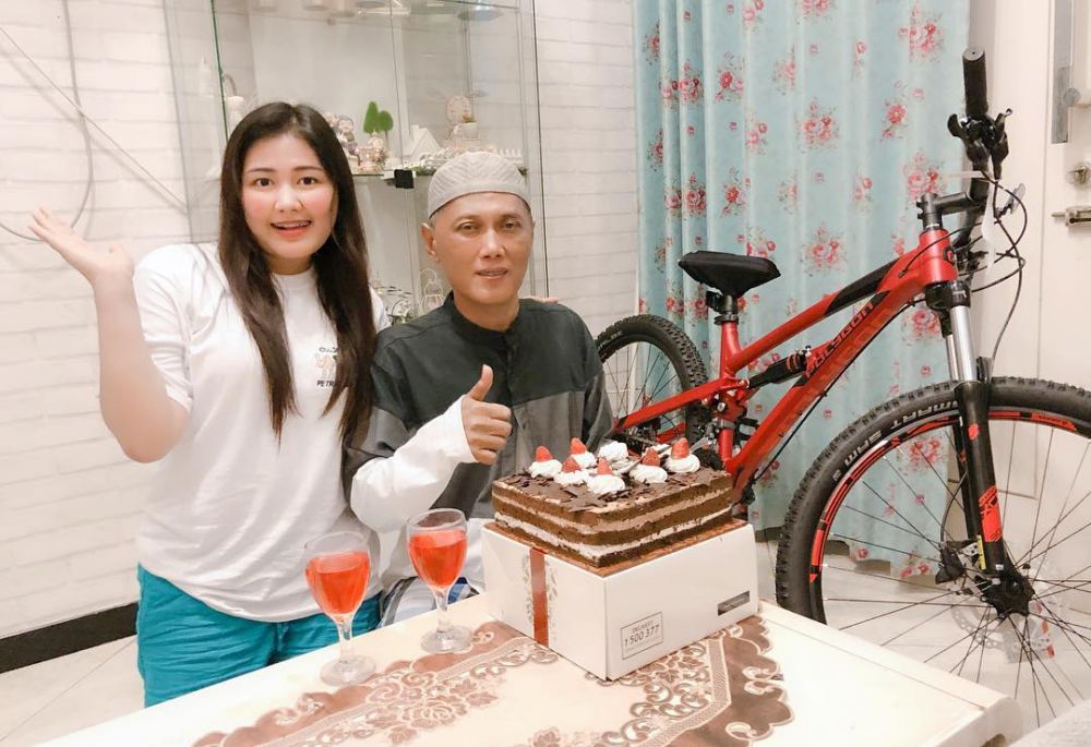 Sang ayah ulang tahun, ini kado spesial Via Vallen