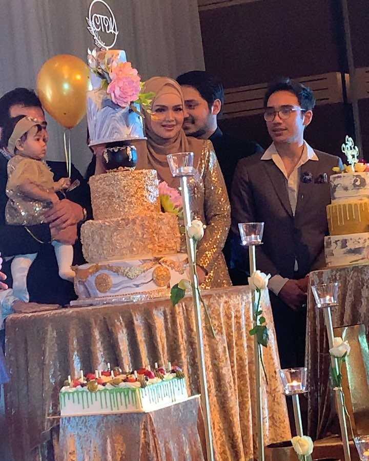 10 Momen ulang tahun Siti Nurhaliza, beri gelang emas ke ibunda