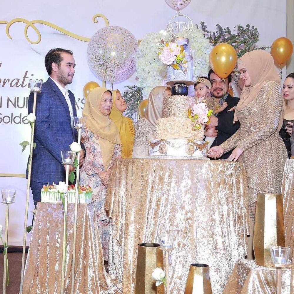 10 Momen ulang tahun Siti Nurhaliza, beri gelang emas ke ibunda