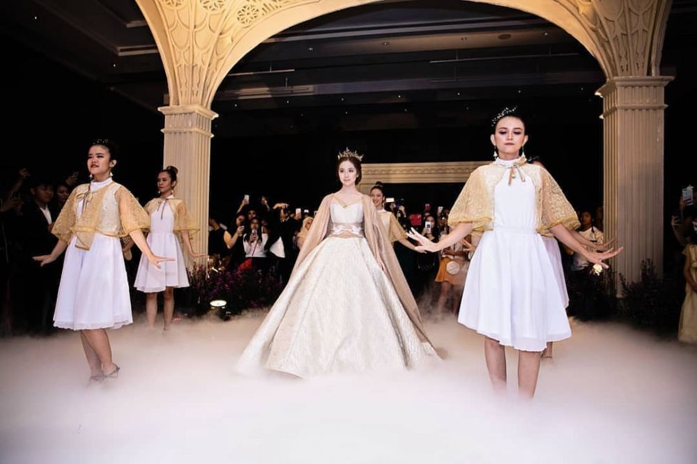 10 Momen ulang tahun Agatha Chelsea ke-17, bagi-bagi berlian & emas