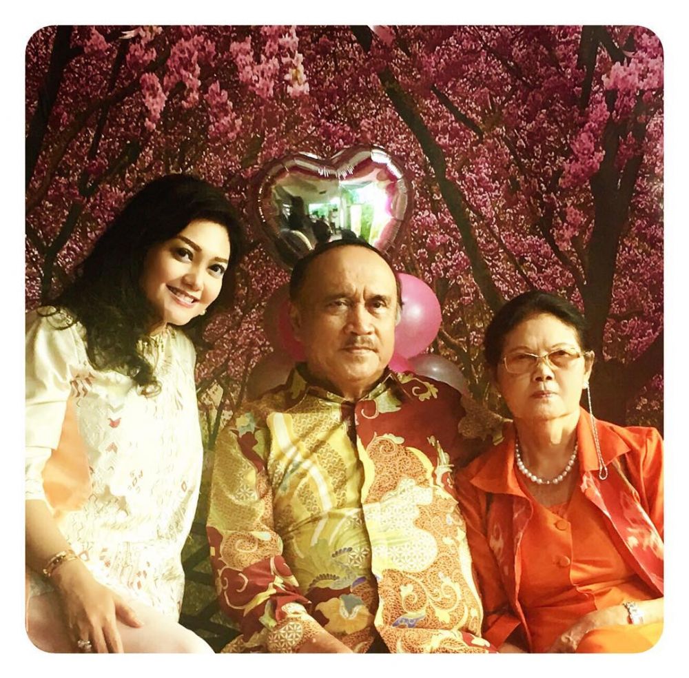 9 Momen Bella Saphira & ortu, bukti rukunnya keluarga beda agama