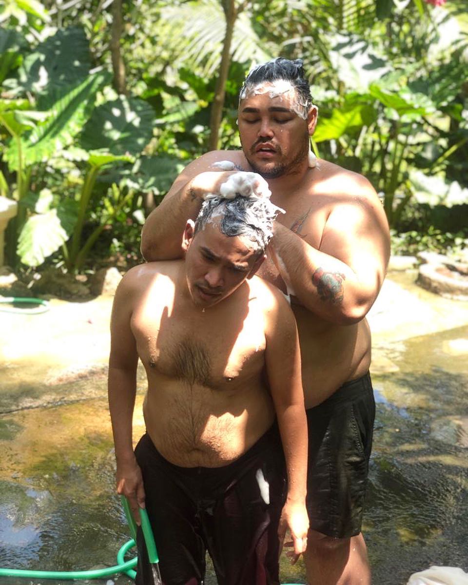  Ivan Gunawan mandi bareng Ruben Onsu, potretnya kocak banget
