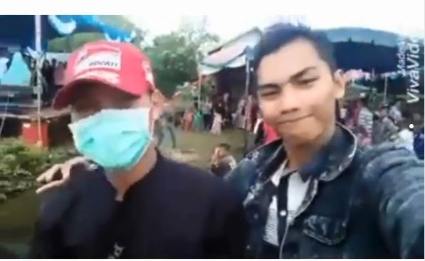 Cowok ini datang ke pernikahan mantan, momen pertemuannya haru