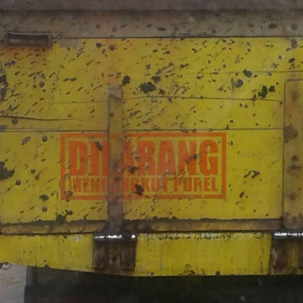 12 Stiker lucu di mobil ini bikin para istri senyum kemenangan