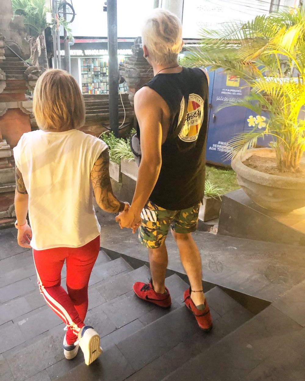 10 Momen kemesraan Evelin Nada Anjani dan Isa Khan, bikin baper