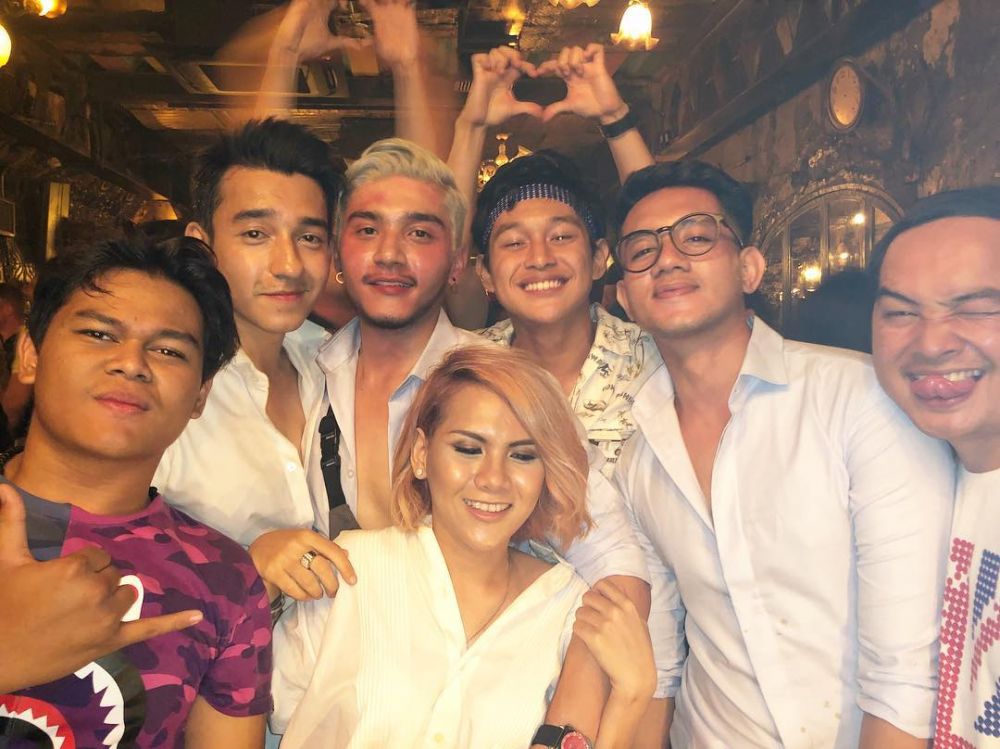 10 Momen kemesraan Evelin Nada Anjani dan Isa Khan, bikin baper