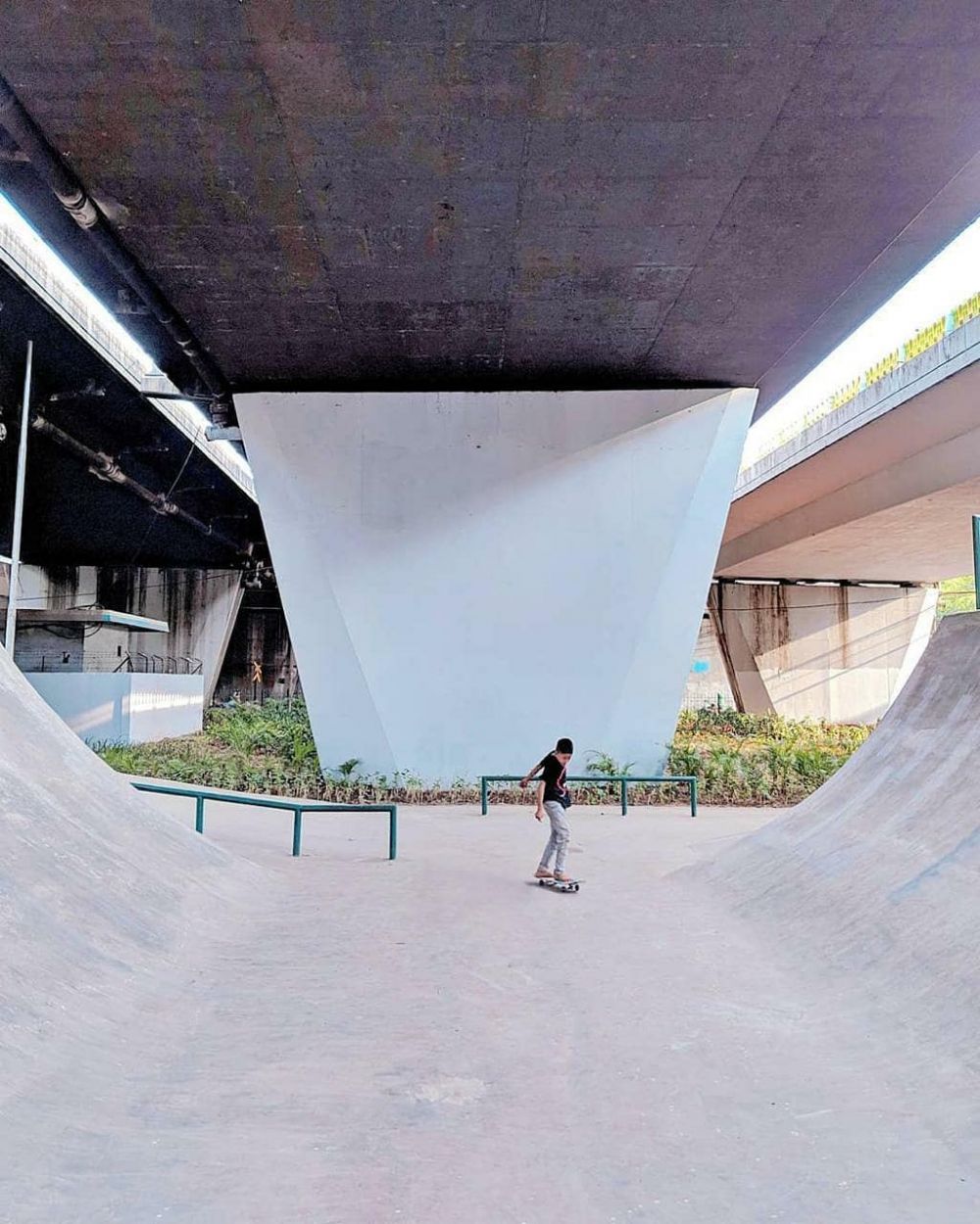 9 Transformasi kece kolong flyover Slipi, dulu penuh sampah