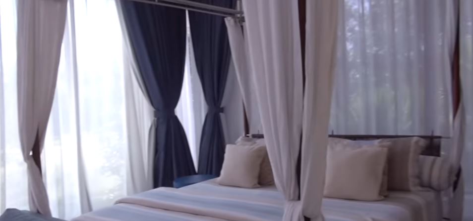 6 Penampakan rumah mewah Momo Geisha di Malang, ada liftnya