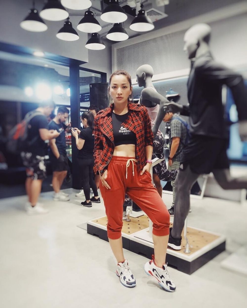 10 Potret Hesti Purwadinata saat workout, bikin susah kedip