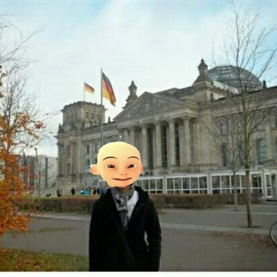 12 Editan foto Upin Ipin traveling ini bikin susah nahan tawa