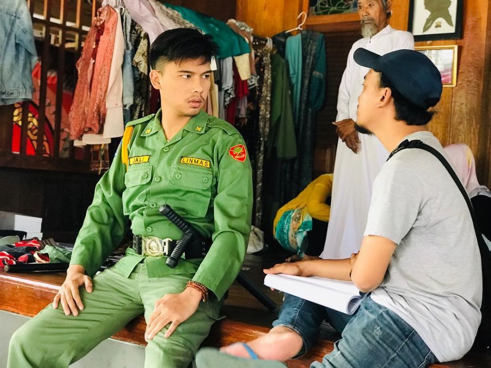 11 Foto Adam Rama, hansip 'Calon Presiden' yang aslinya ganteng