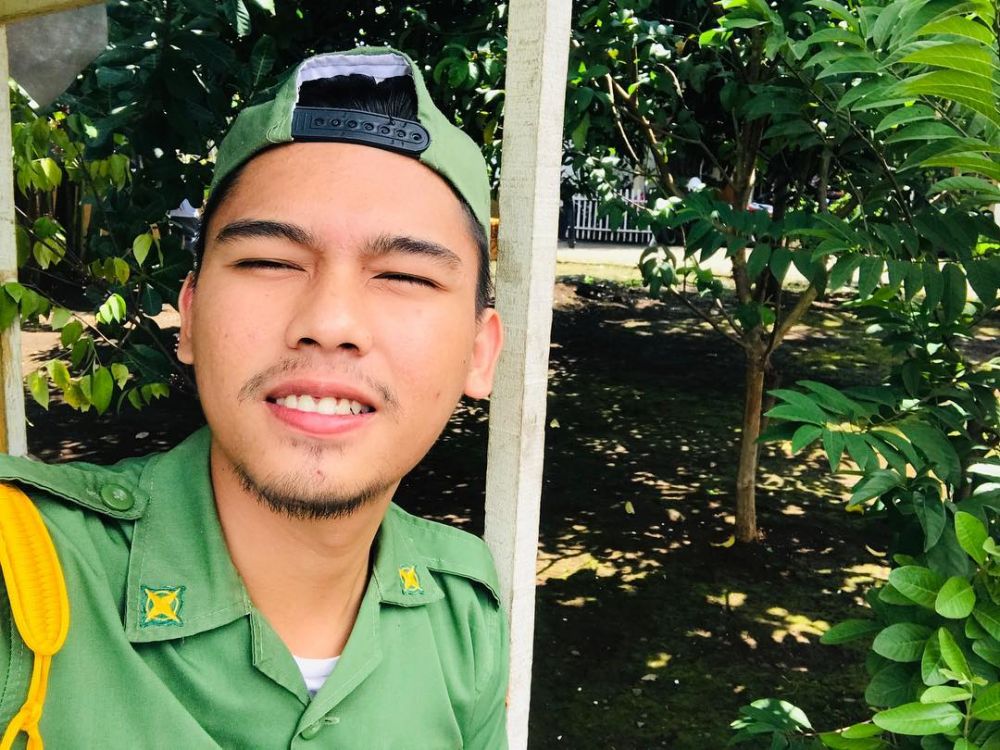 11 Foto Adam Rama, hansip 'Calon Presiden' yang aslinya ganteng