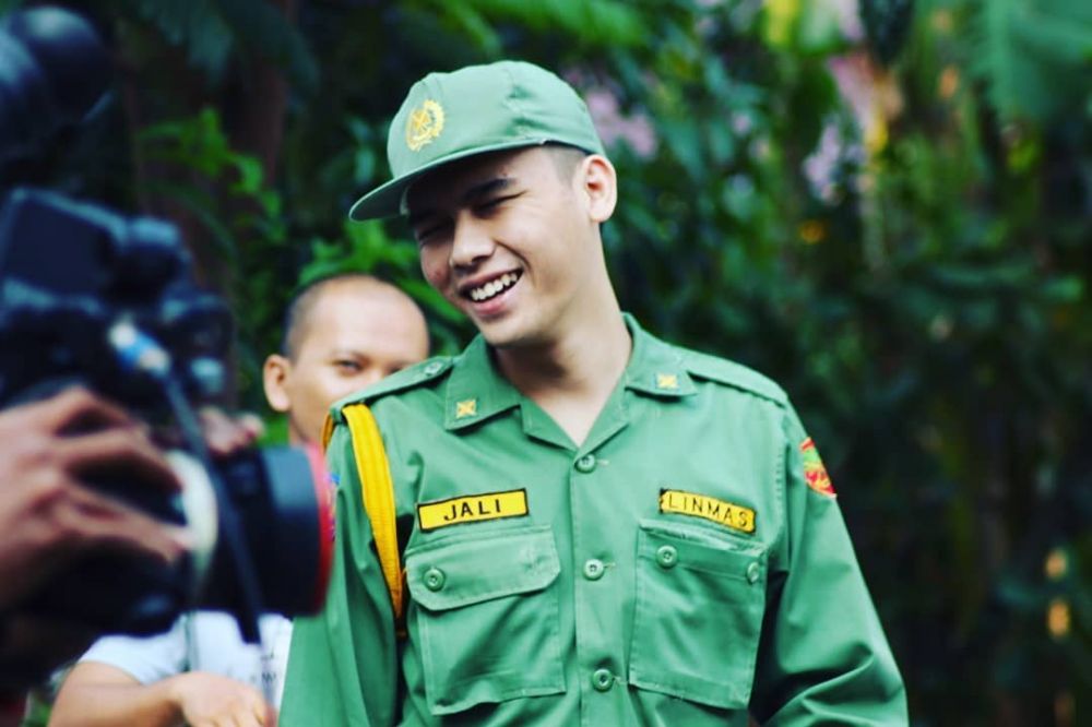 11 Foto Adam Rama, hansip 'Calon Presiden' yang aslinya ganteng