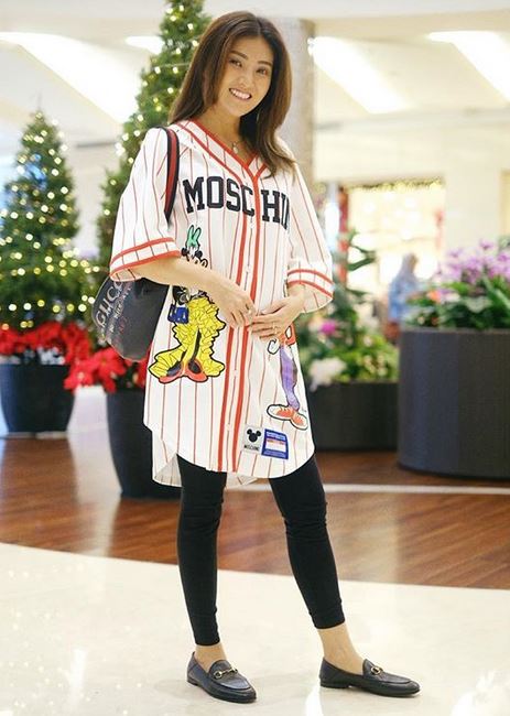 8 Potret seleb pakai baju gombrong, tetap memesona