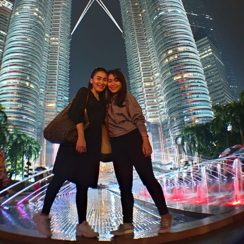 Gaya 8 pedangdut liburan di luar negeri, Inul Daratista glamor