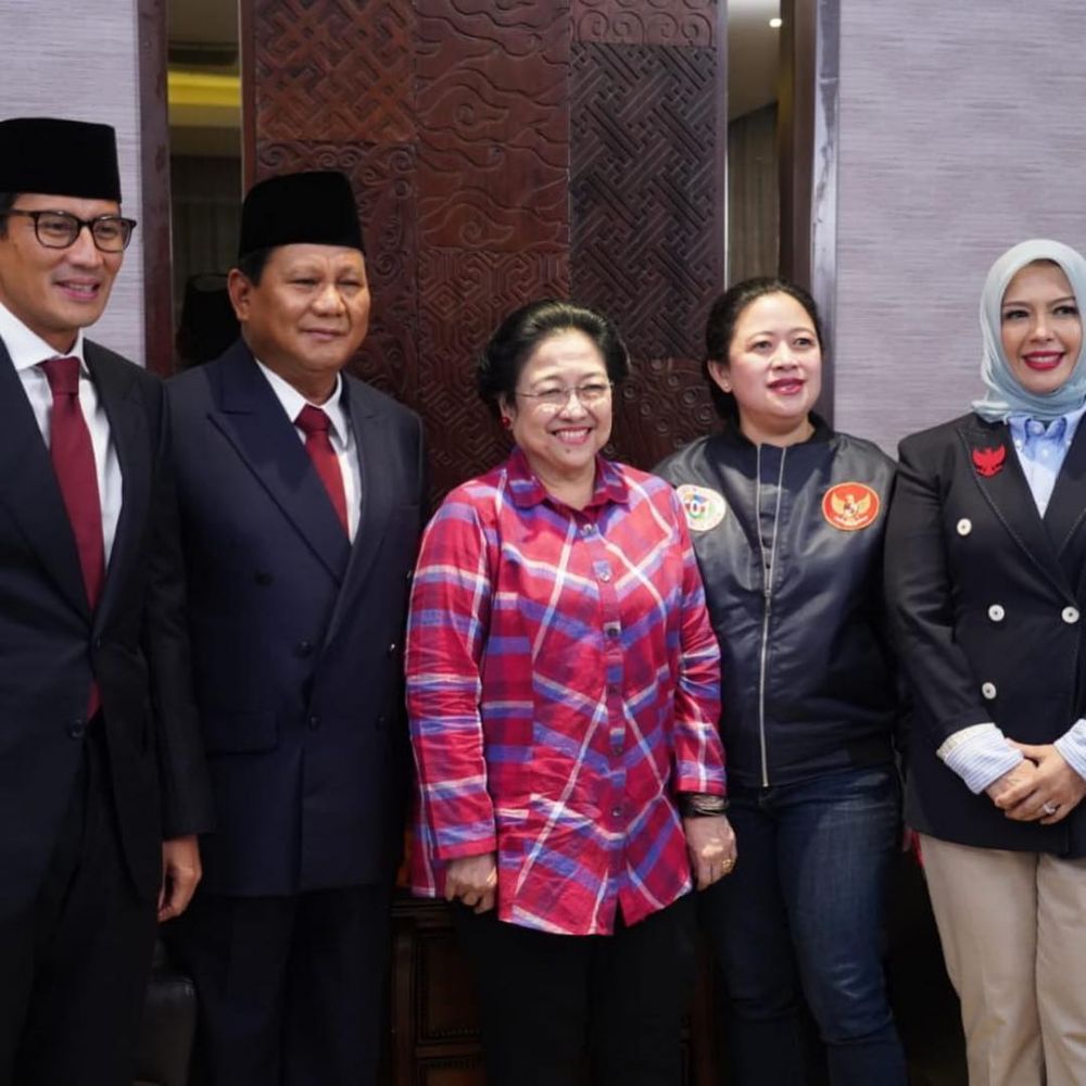 8 Momen kedekatan Jokowi-Prabowo di balik layar debat capres