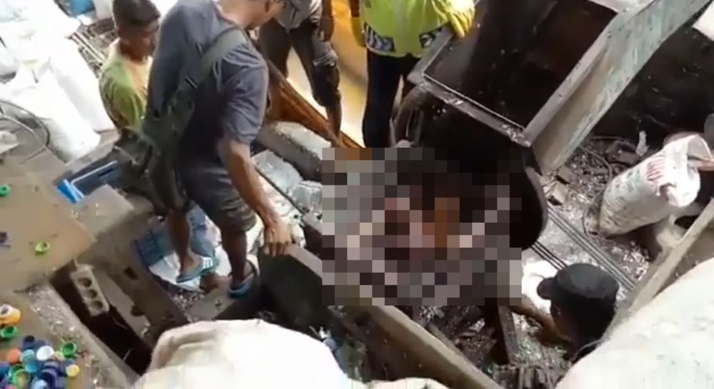 Momen mengerikan evakuasi pria tergiling mesin daur ulang plastik