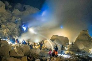 Pesona Blue Fire Ijen hipnotis wisatawan asal Malaysia