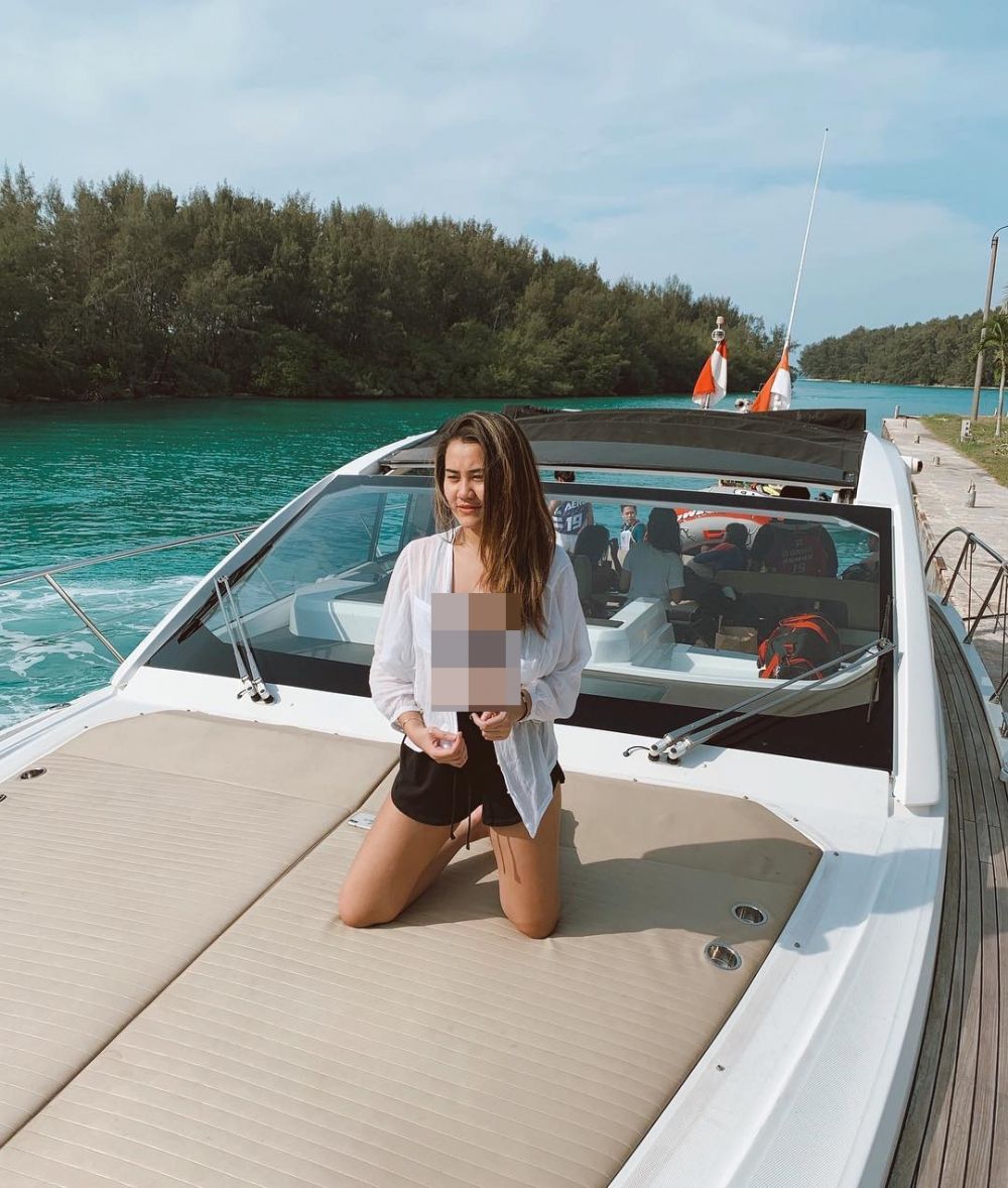 10 Potret Aaliyah Massaid saat liburan, gemar pakai bikini