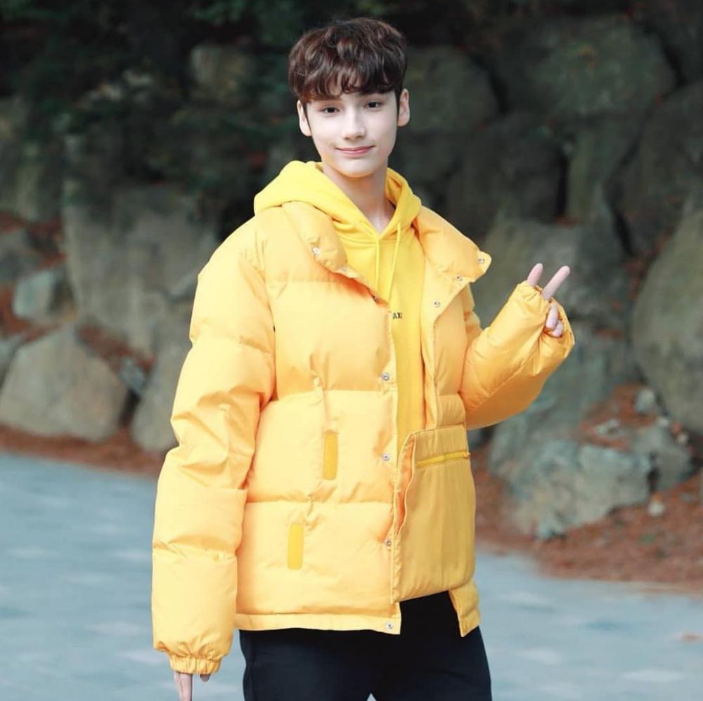 8 Fakta Huening Kai TXT, member termuda berdarah Brasil-Korea