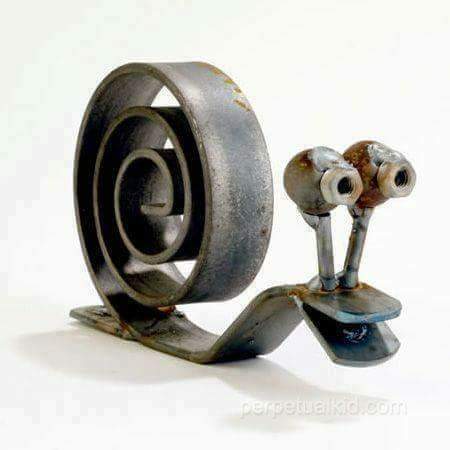 10 Karya seni boneka dari besi & sekrup ini detailnya mengagumkan
