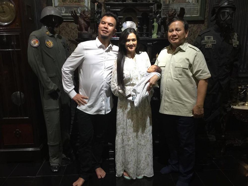 10 Potret kedekatan Ahmad Dhani & Prabowo, bukti kader militan
