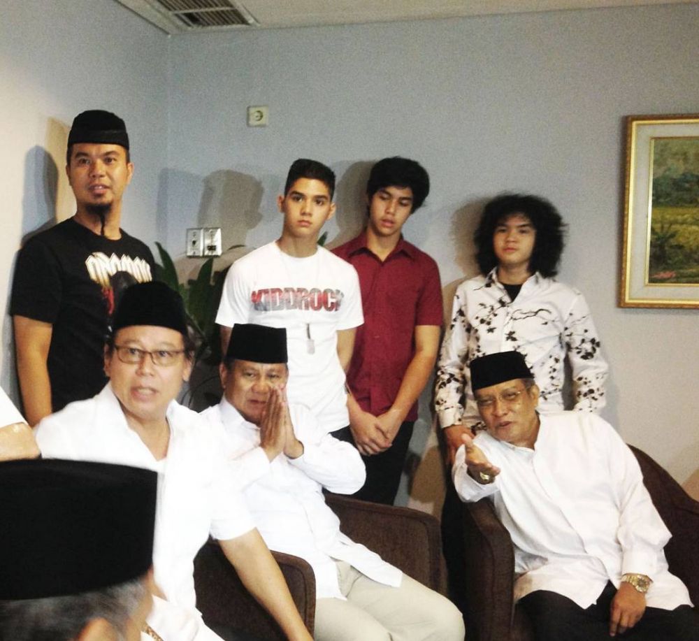 10 Potret kedekatan Ahmad Dhani & Prabowo, bukti kader militan