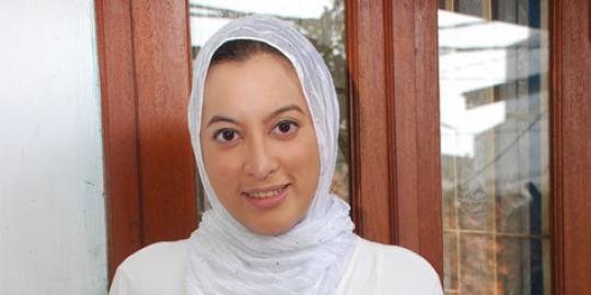 10 Gaya hijab Jane Shalimar tanpa jarum pentul, nggak ribet