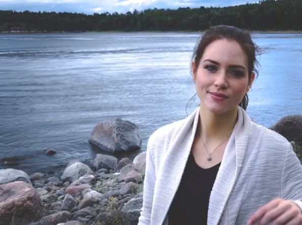 10 Potret Chelsey Adrienne, bule cantik istri Randy Pangalila