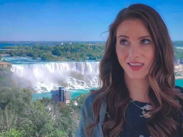 10 Potret Chelsey Adrienne, bule cantik istri Randy Pangalila