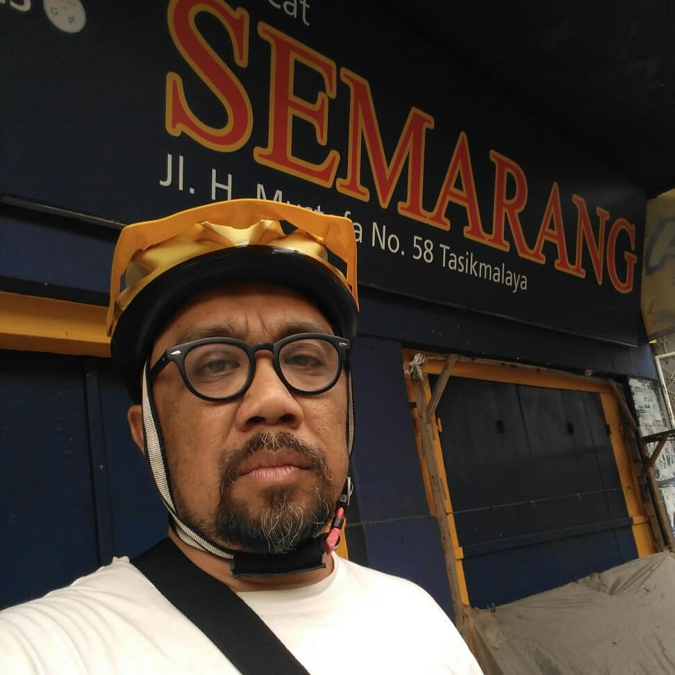 Pria ini 'keliling' Asia & Eropa bersepeda, 10 fotonya kocak abis
