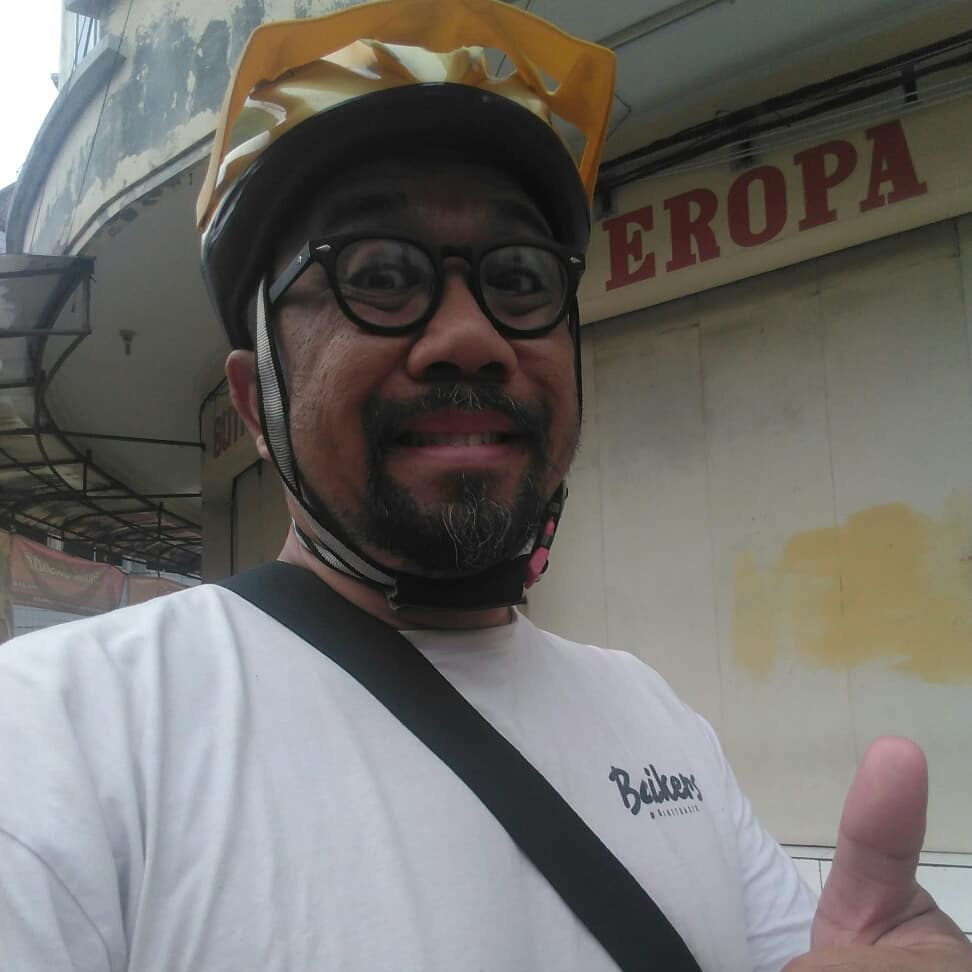 Pria ini 'keliling' Asia & Eropa bersepeda, 10 fotonya kocak abis