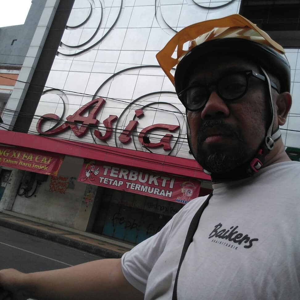 Pria ini 'keliling' Asia & Eropa bersepeda, 10 fotonya kocak abis