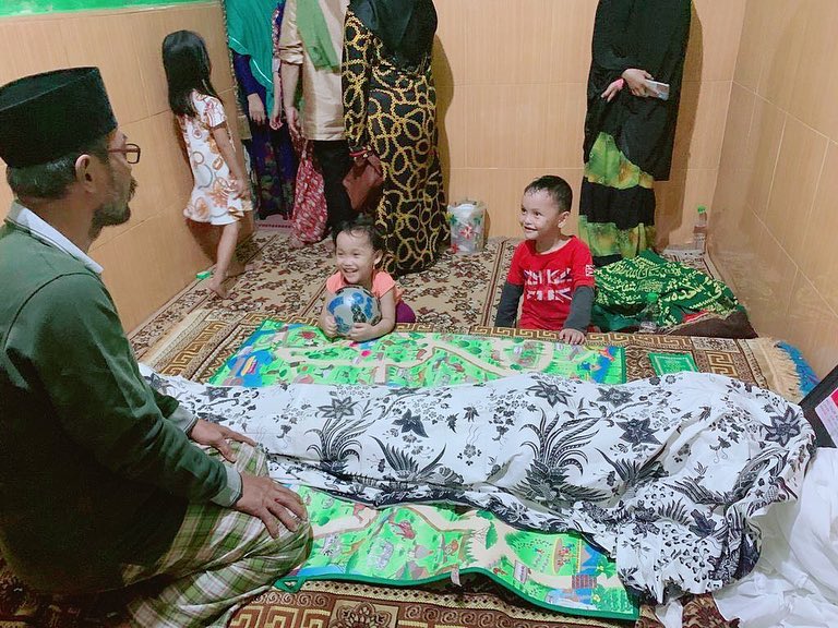 5 Fakta Nuraliyah, istri Ustaz Maulana yang dikenal dermawan