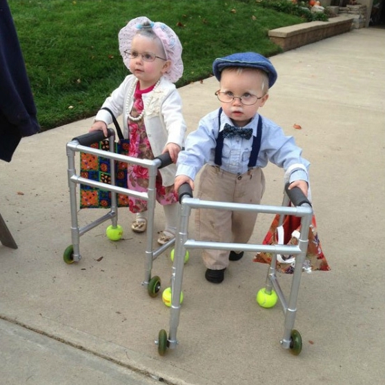 10 Potret menggemaskan bayi didandani jadi kakek-nenek, lucu abis