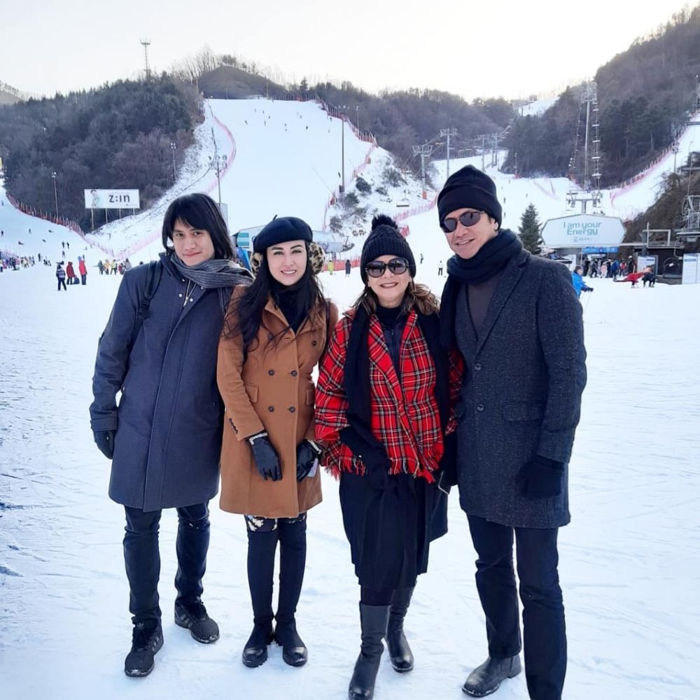 Kevin Aprilio lamar kekasih di Korea Selatan, ini ungkapan Memes