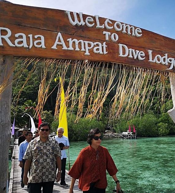 7 Momen Sri Mulyani kunjungi Raja Ampat, sempat mandi di pantai