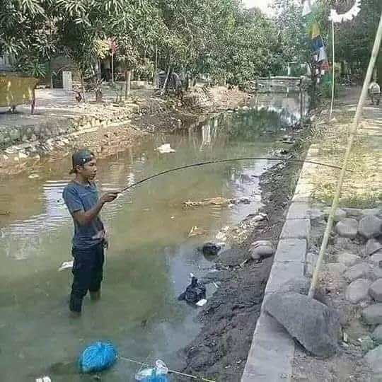 15 Foto lucu aktivitas terbalik ini absurd abis