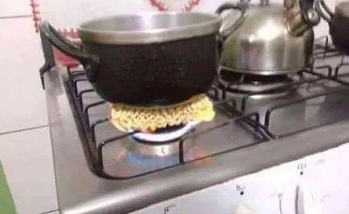 15 Foto lucu aktivitas terbalik ini absurd abis