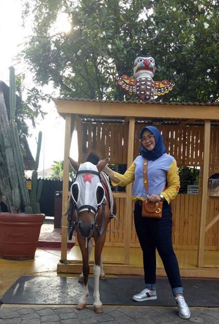 7 Foto liburan Daus Mini bareng anak dan istri, penuh kehangatan