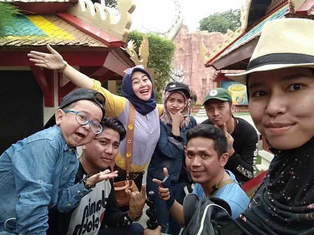 7 Foto liburan Daus Mini bareng anak dan istri, penuh kehangatan
