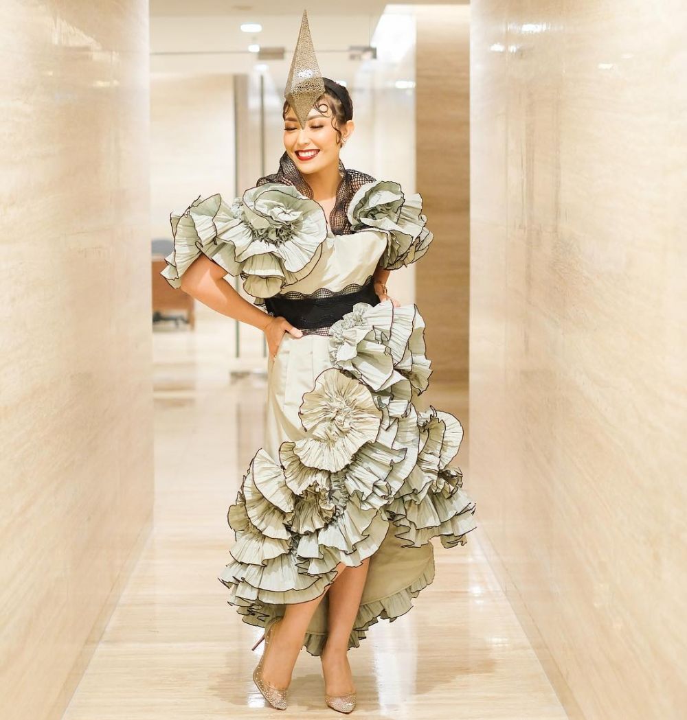 10 Pesona Ayu Dewi pakai gaun mewah, bak putri kerajaan gitu deh