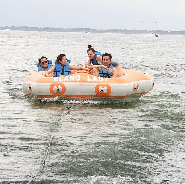 8 Momen liburan Ayu Dewi dan Luna Maya di Bali, seru abis