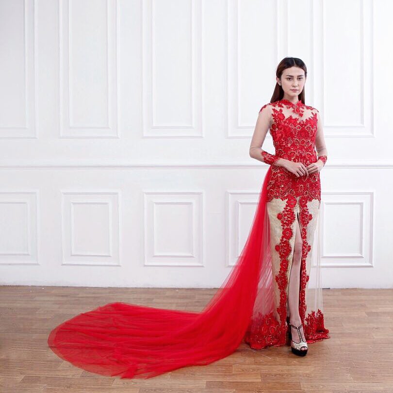 10 Gaya Vicy Melanie pakai busana belahan tinggi, memesona sekali