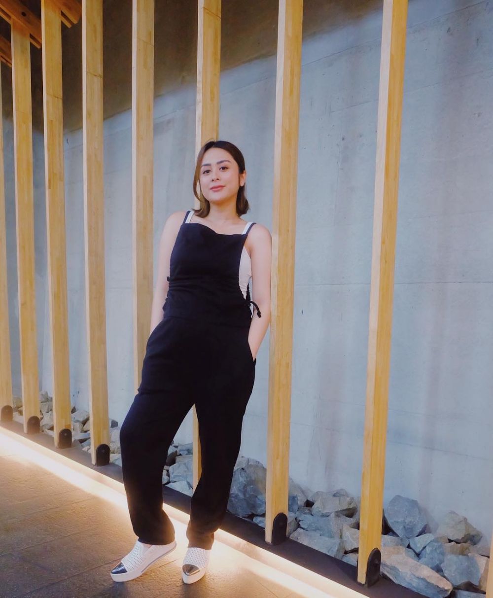 10 Gaya busana Selvi Kitty saat hamil, tetap stylish & memesona