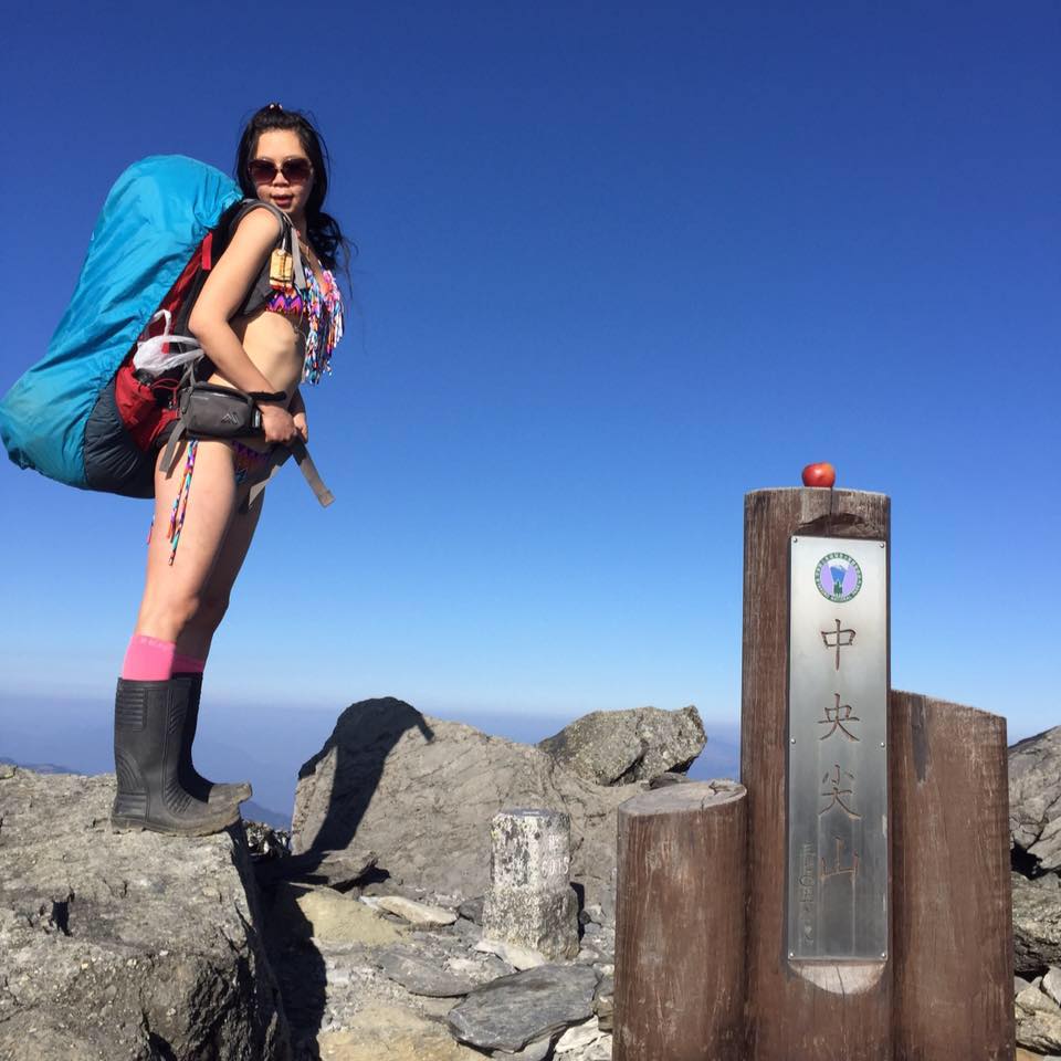 8 Aksi ekstrem Gigi Wu 'Bikini Climber' sebelum meninggal dunia