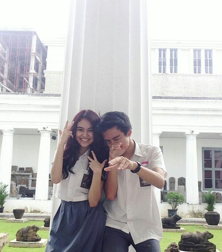 10 Momen nostalgia Rakry dan Indy saat SMA, penuh kemesraan