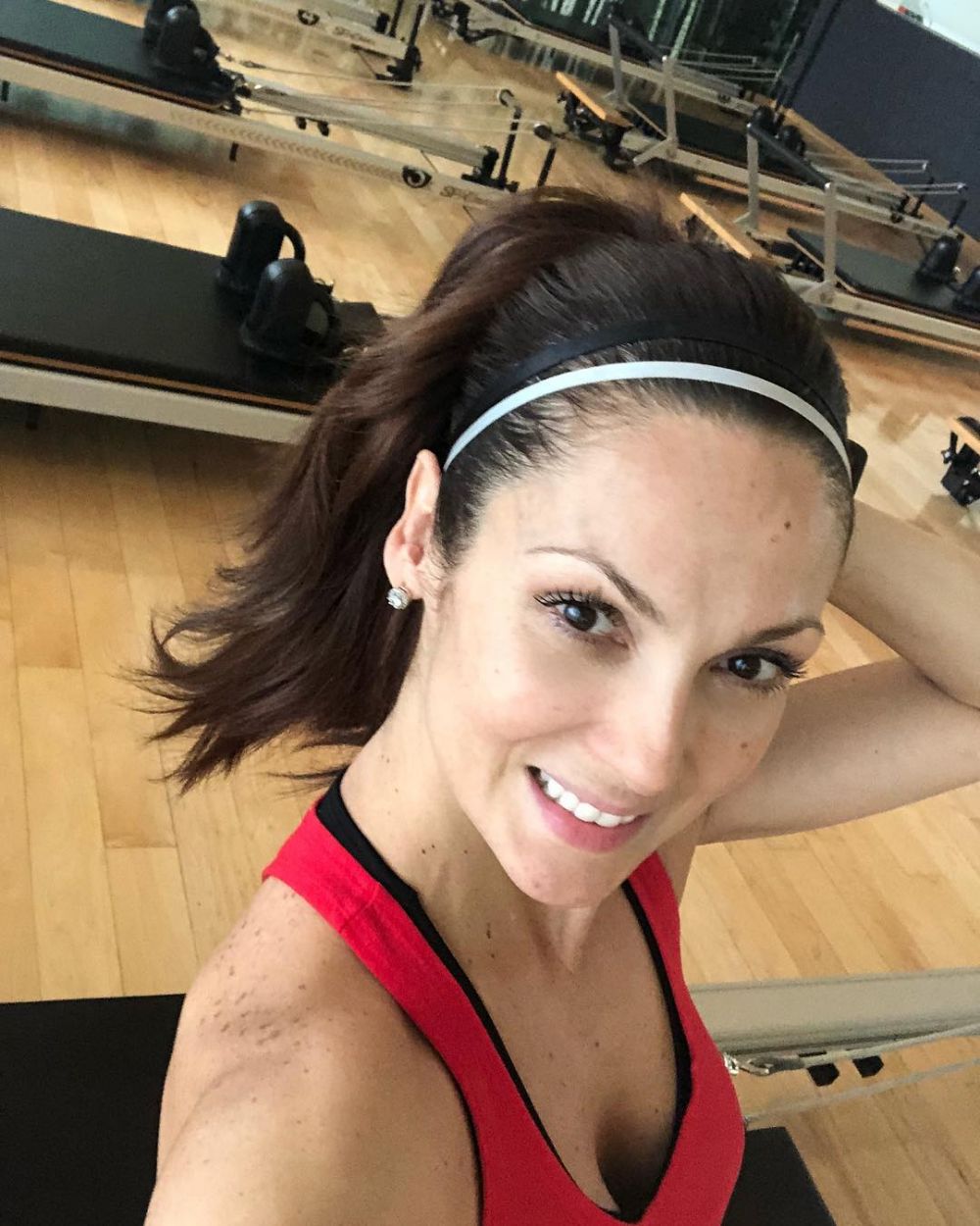 Masih ingat Tante Rambut Palsu? 10 potretnya kini makin memesona