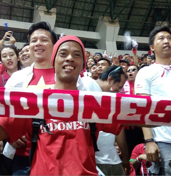 10 Kenangan Ronaldikin saat jadi suporter bola, penuh semangat