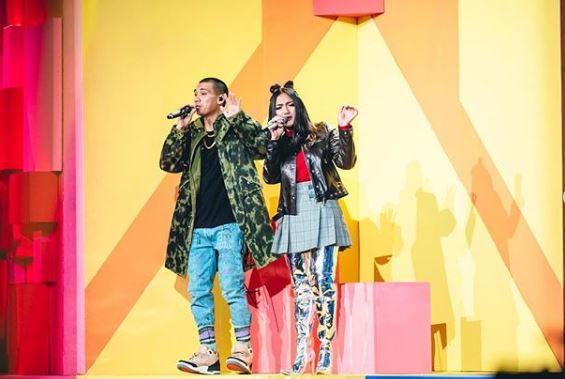 8 Momen Marion Jola pakai boots tinggi, manggung sampai liburan